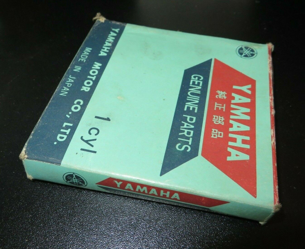 Yamaha RD250 (1973-1975) 1,00 mm Piston Rings 361-11610-42 Original Neu 361-11610-42 Genuine spare part – MG-Teileshop